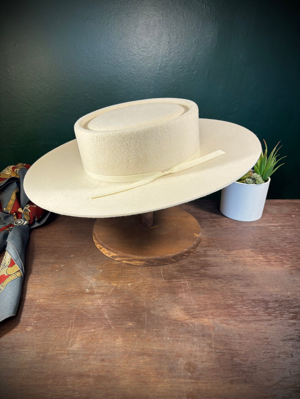 SOMBRERO DE HUASO ALA LARGA COLOR BLANCO